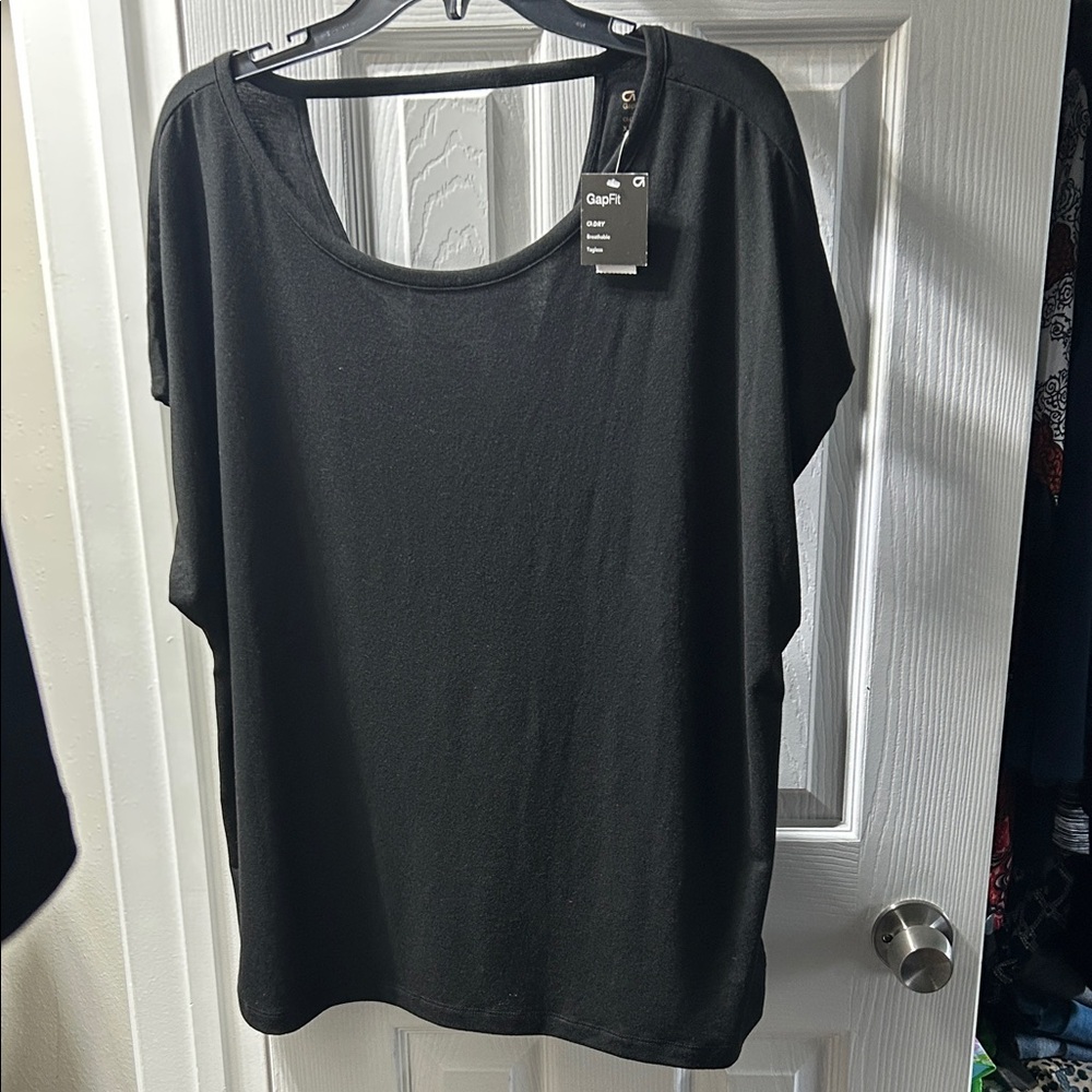GAP Fit  Women's Black Short Sleeve Workout Top